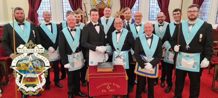 Members of Strathearn Lodge No. 4965